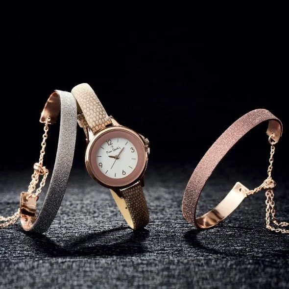 Montre Pierre Cardin et 2 Bracelets...